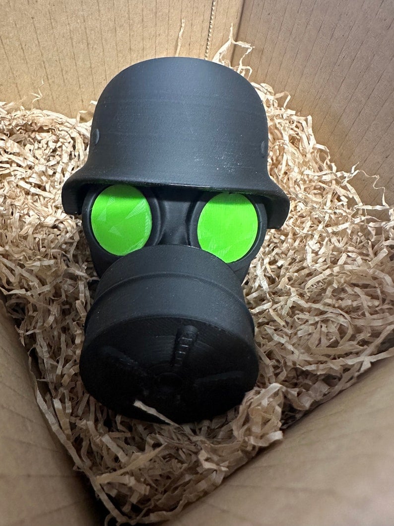 Cover cap trailer coupling with steel helmet and gas mask AHK fire brigade helmet Neongrün Cover cap trailer coupling with steel helmet and gas mask AHK fire brigade helmet Neongrün