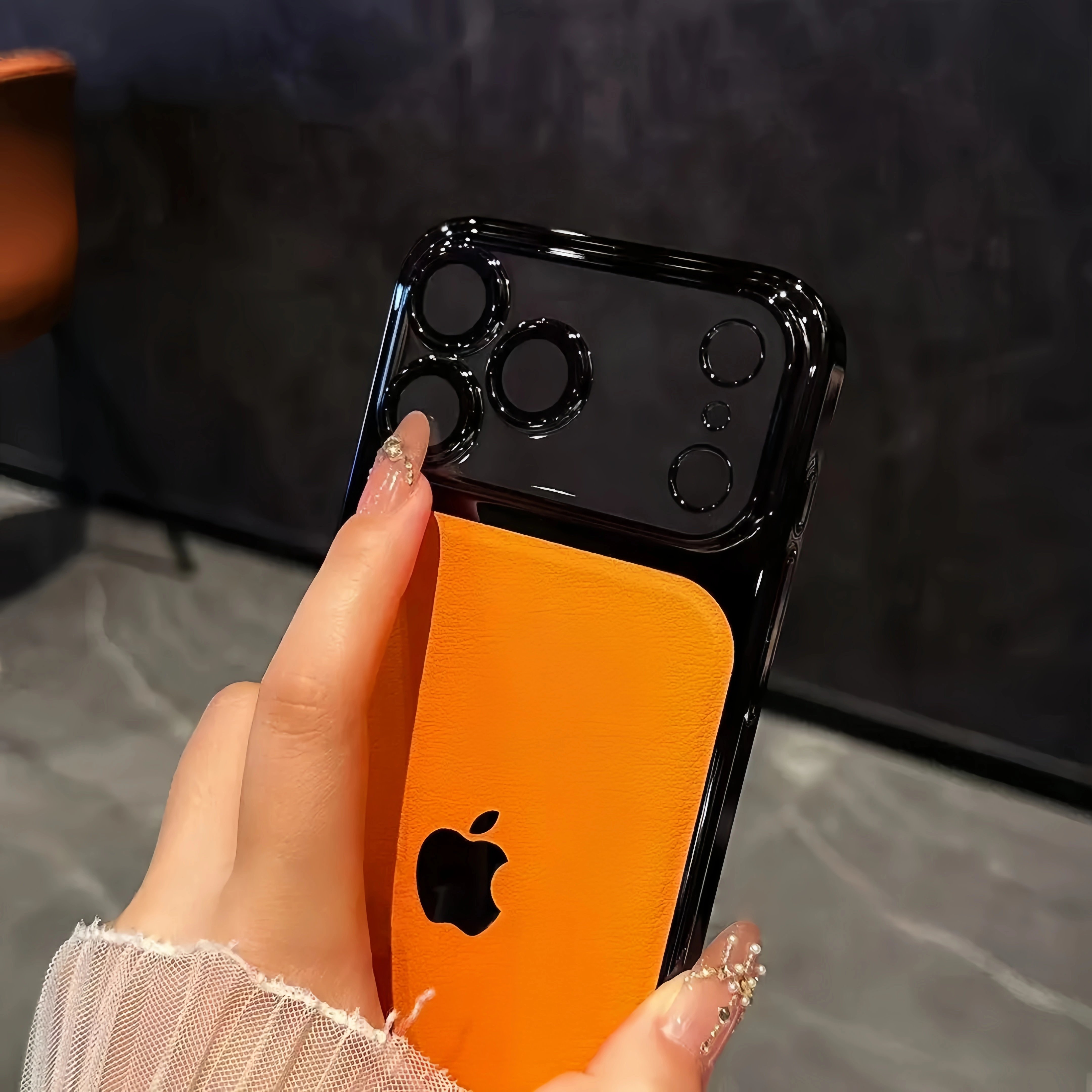 凸起的镜头保护罩细节